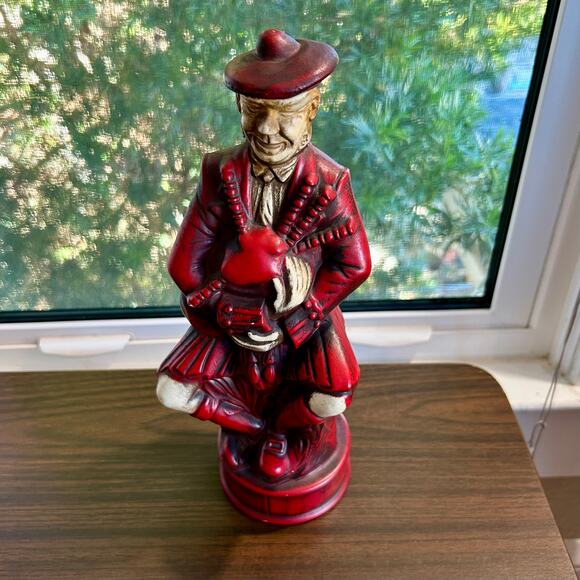 Vintage Scottish Bagpiper Figurine – Red Chalkware Musician Statue 12” Tall - Picture 11 of 16
